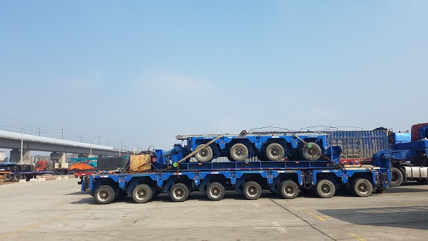 專業(yè)運(yùn)輸車輛 長途機(jī)械設(shè)備安全有保障.jpg